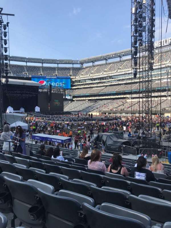 MetLife Stadium, section: 133, row: 11, seat: 4