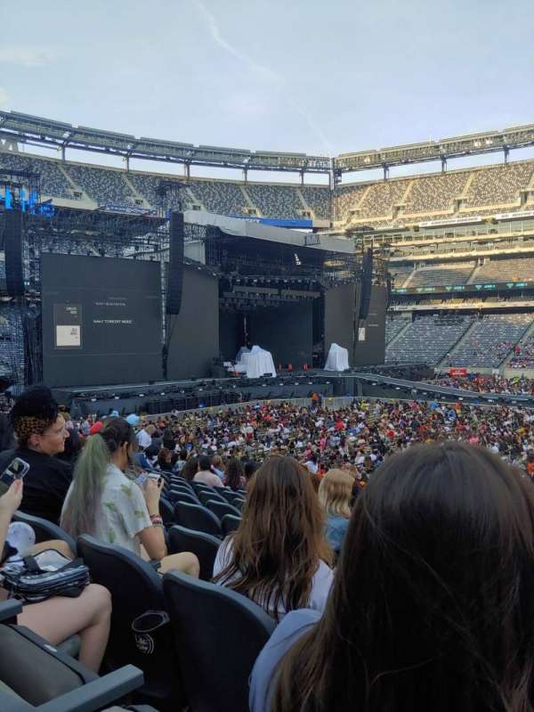 MetLife Stadium, section: 139, row: 22, seat: 1