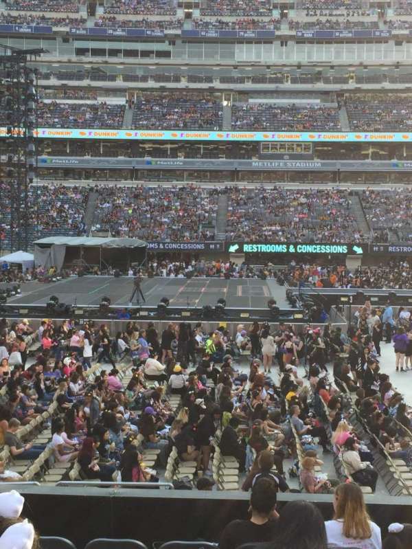 MetLife Stadium, section: 113, row: 9