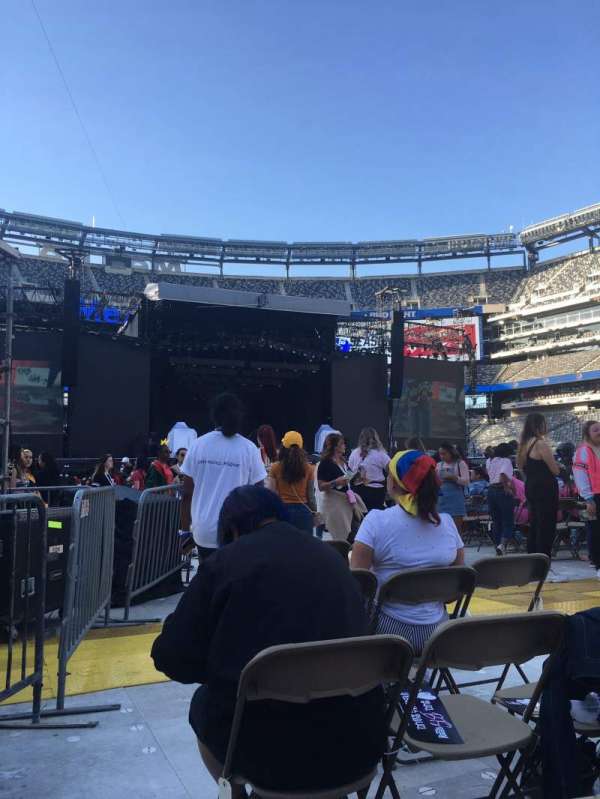 MetLife Stadium, section: Floor 11, row: 25