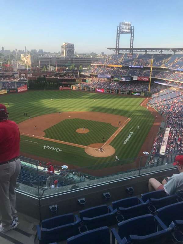 Citizens Bank Park, section: 422, row: 4, seat: 23