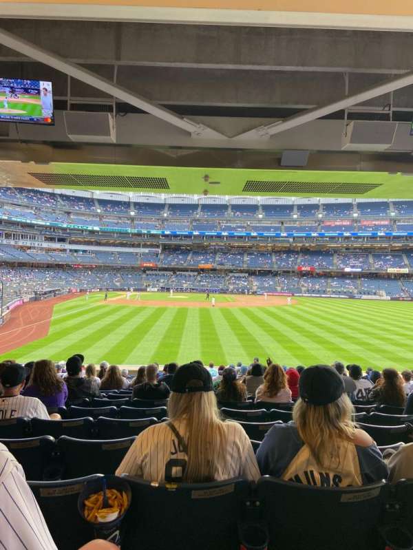 Yankee Stadium, section: 105, row: 17, seat: 16