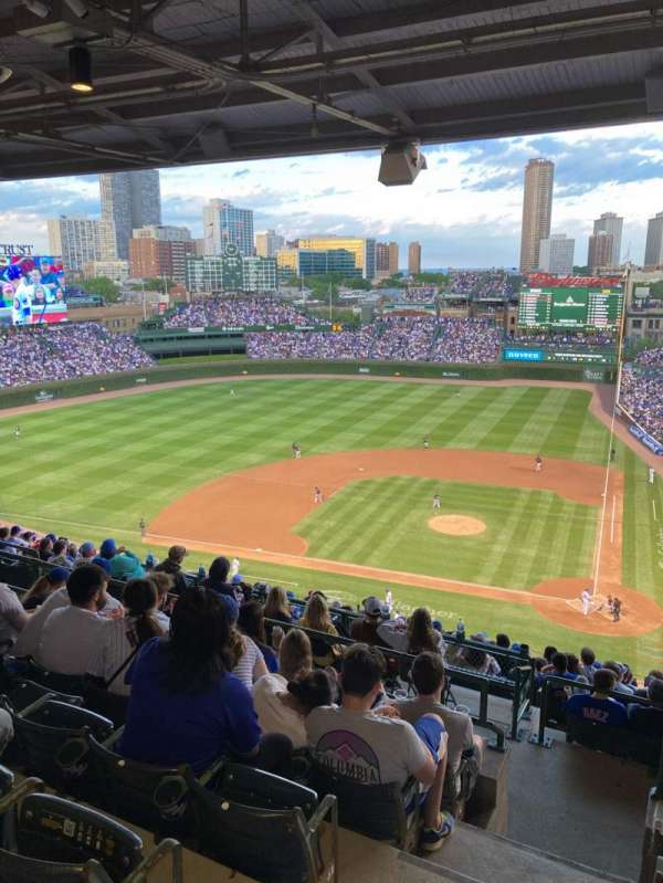 Wrigley Field, section: 414L, row: 6, seat: 1