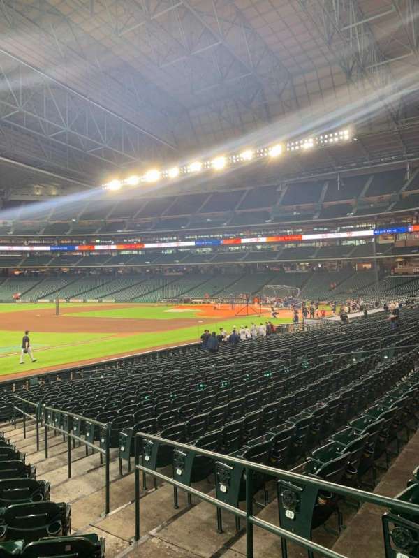 Daikin Park, section: 107, row: 21, seat: 22