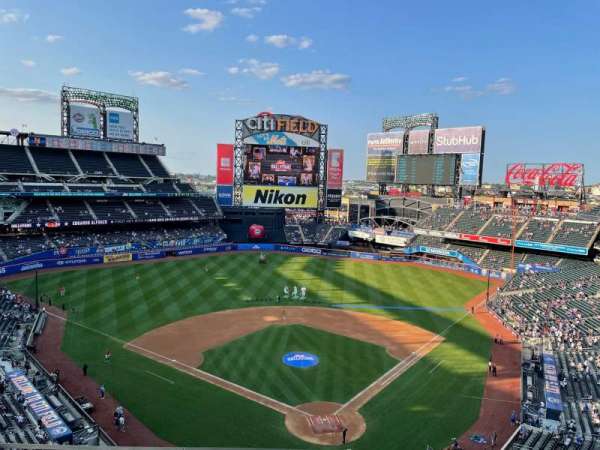 Citi Field, section: 515, row: 2, seat: 15