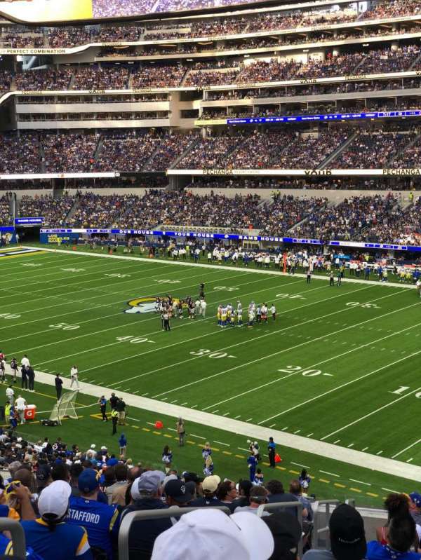 SoFi Stadium, section: 225, row: 9, seat: 22