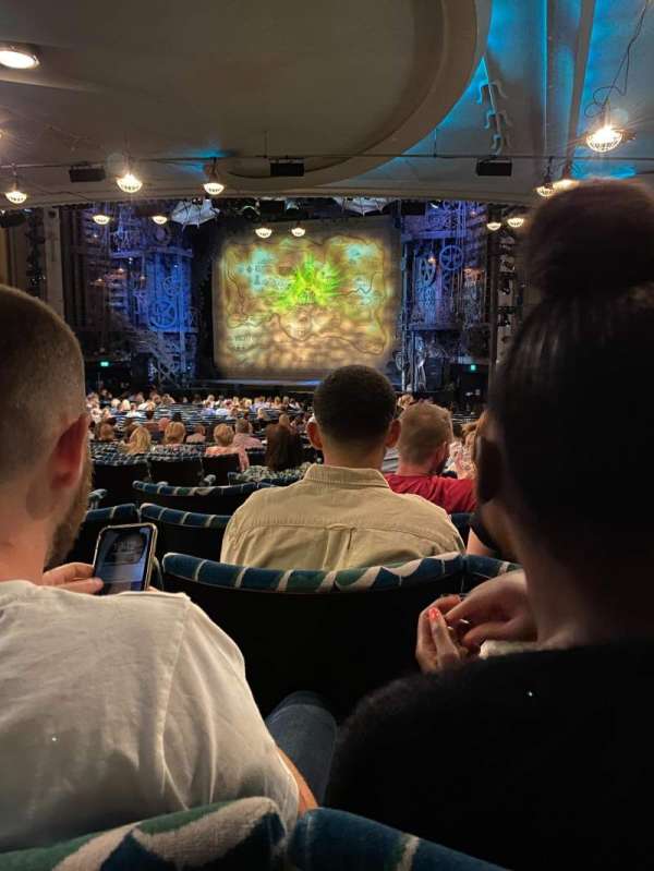 Apollo Victoria Theatre, section: Stalls, row: ZF, seat: 6