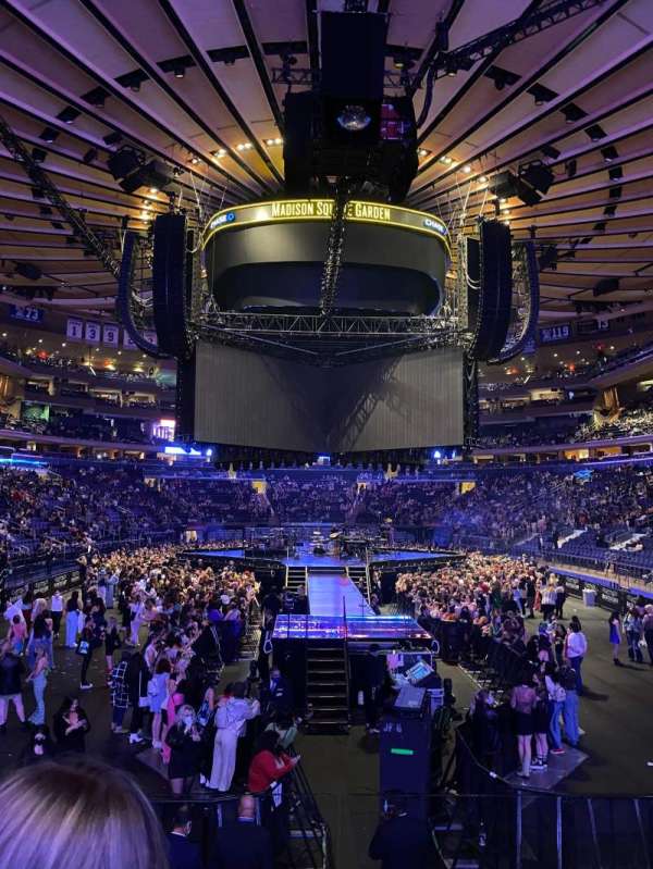 Madison Square Garden, section: 112, row: 8, seat: 6