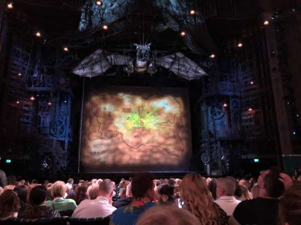 Apollo Victoria Theatre, section: Stalls, row: R, seat: 25
