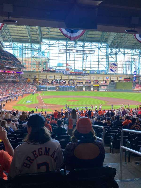 Daikin Park, section: 122, row: 37, seat: 14