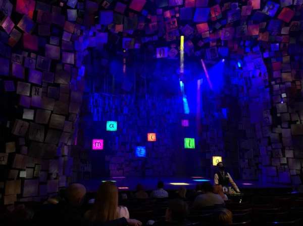 Cambridge Theatre, section: Stalls, row: M, seat: 25