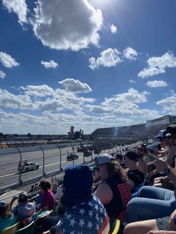Daytona International Speedway, section: 116, row: 17, seat: 8