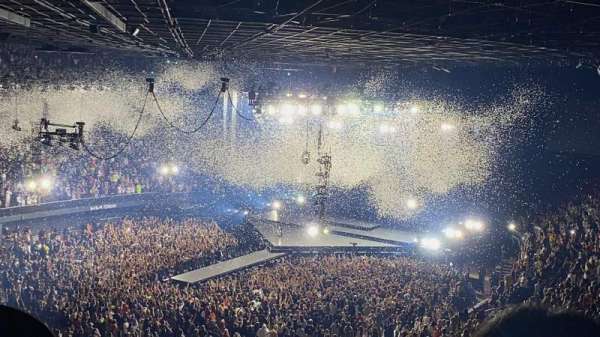 Kia Forum, section: 205, row: 17, seat: 8