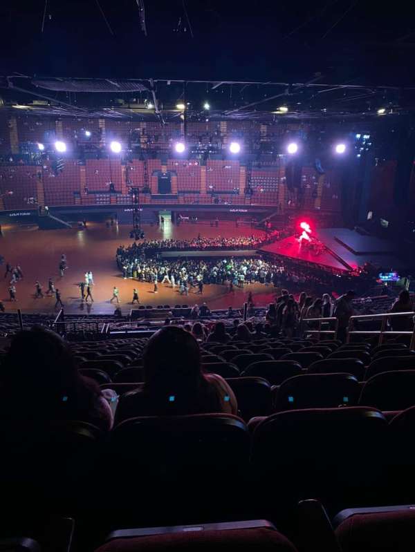 Kia Forum, section: 209, row: 17, seat: 09
