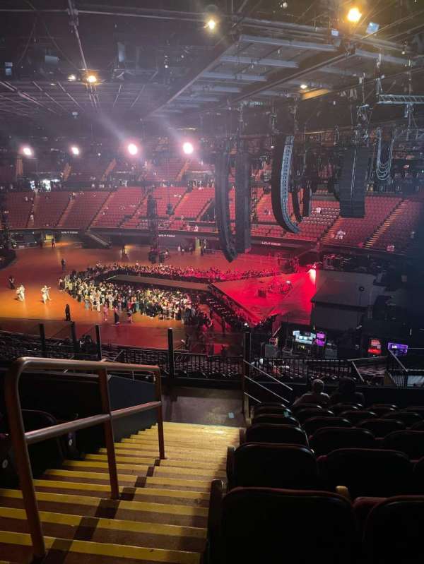 Kia Forum, section: 213, row: 9, seat: 1