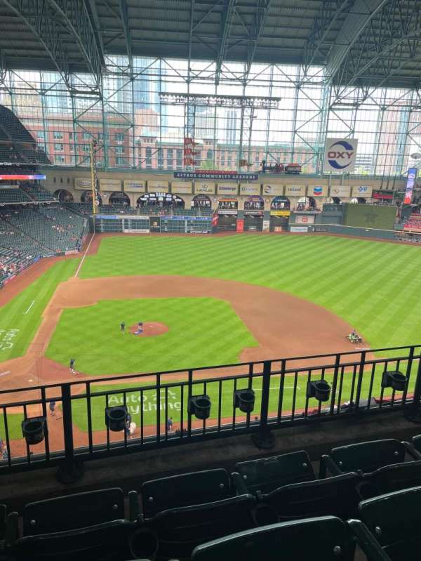 Daikin Park, section: 324, row: 3, seat: 6