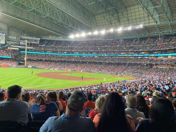 Daikin Park, section: 107, row: 33, seat: 17