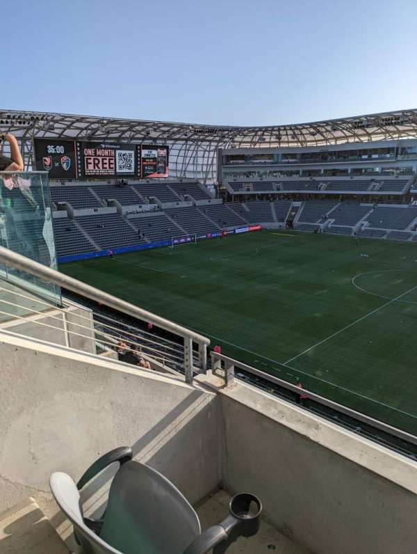 BMO Stadium, section: 211, row: L, seat: 15