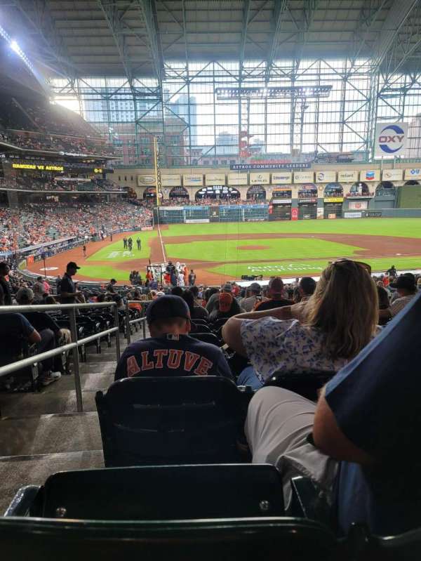 Daikin Park, section: 122, row: 35, seat: 17