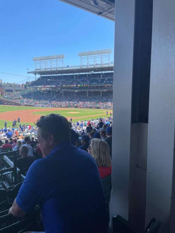 Wrigley Field, section: 207, row: 7, seat: 19