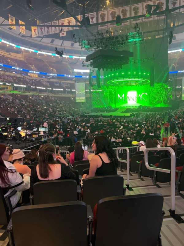 United Center, section: 105, row: 10, seat: 2