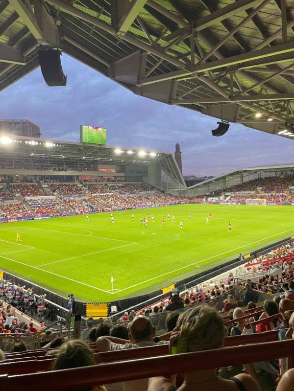 Gtech Community Stadium, section: E, row: 23