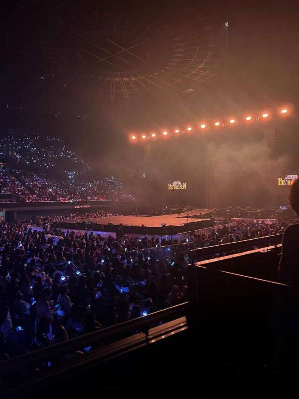Kia Forum, section: 106, row: 2, seat: 9