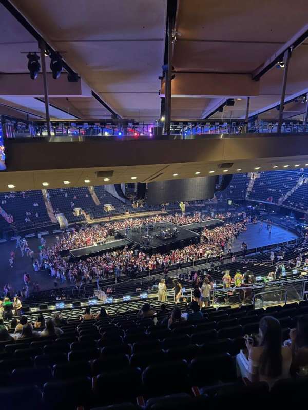 Madison Square Garden, section: 209, row: 20, seat: 10-15