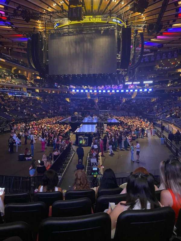 Madison Square Garden, section: 113, row: 10, seat: 4