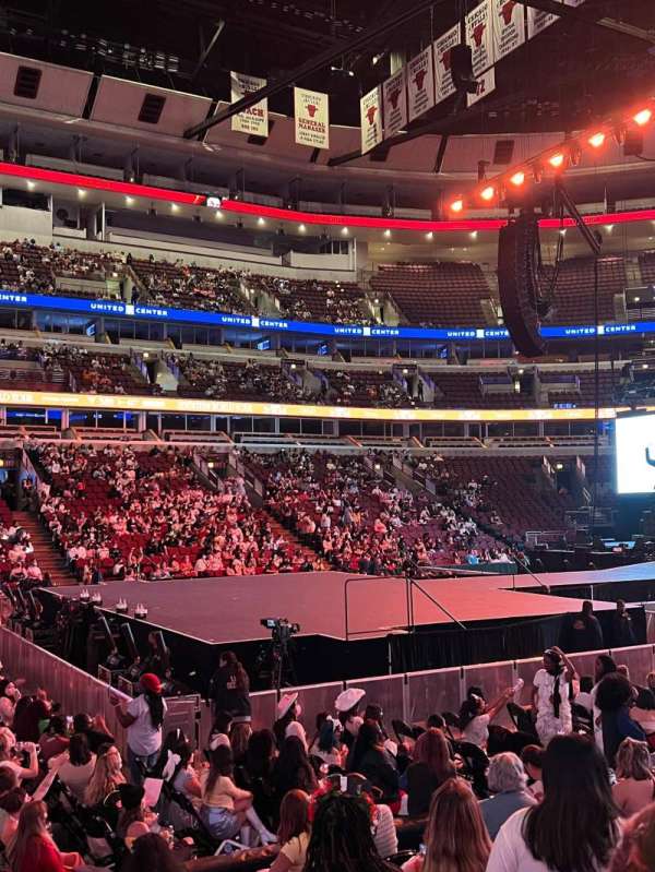 United Center, section: 101, row: 8, seat: 16