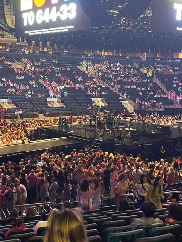 Madison Square Garden, section: 105, row: 17, seat: 7
