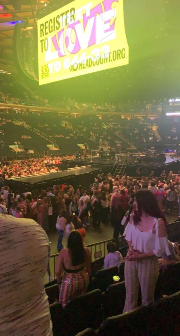 Madison Square Garden, section: 104, row: 10, seat: 6