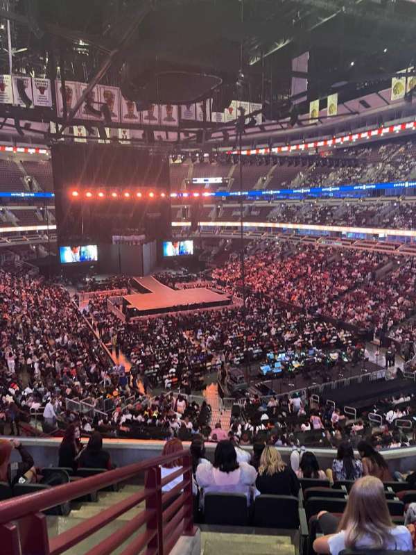 United Center, section: 211, row: 8, seat: 12