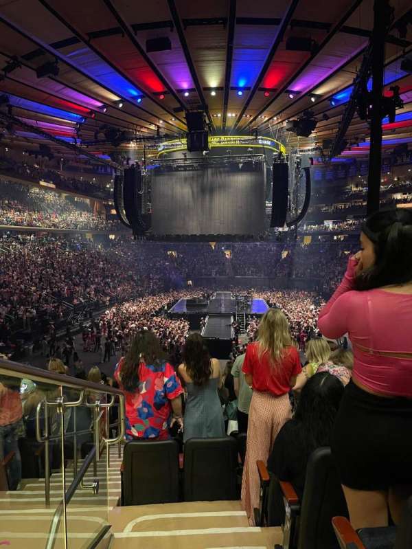 Madison Square Garden, section: 113, row: 22, seat: 1