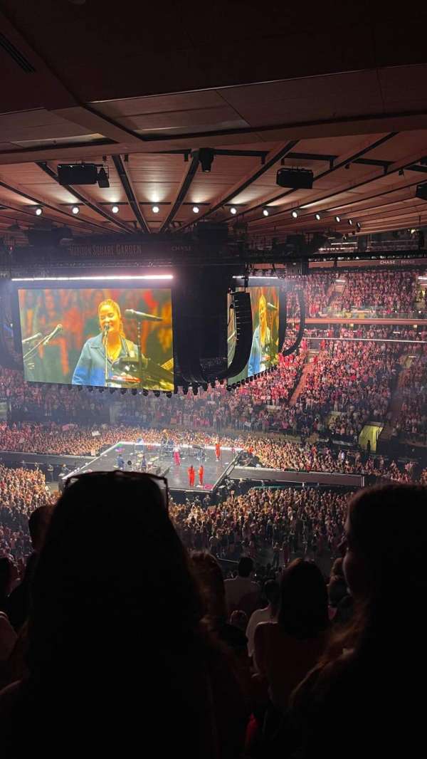 Madison Square Garden, section: 212, row: 9, seat: 16