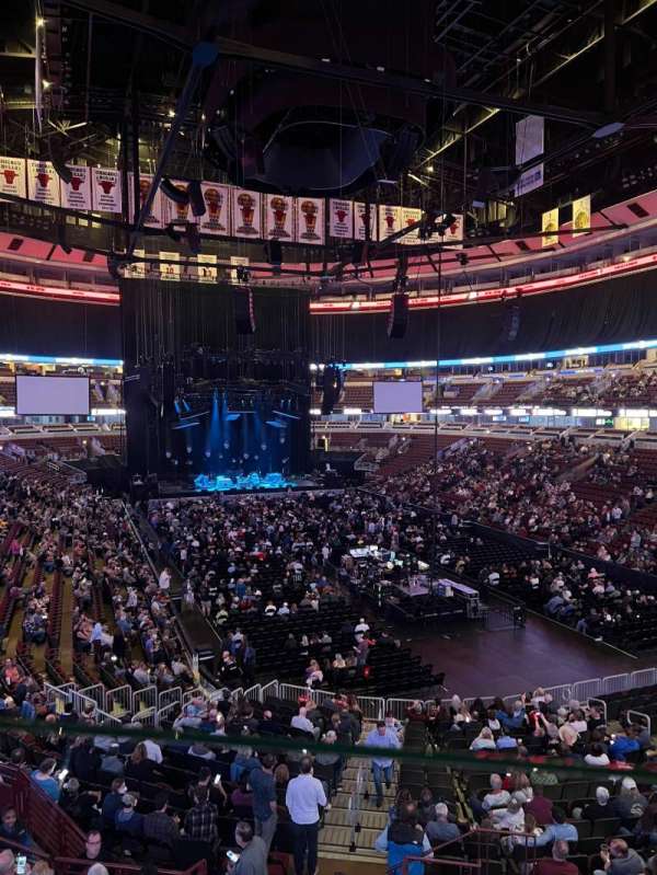 United Center, section: 211, row: 1, seat: 10