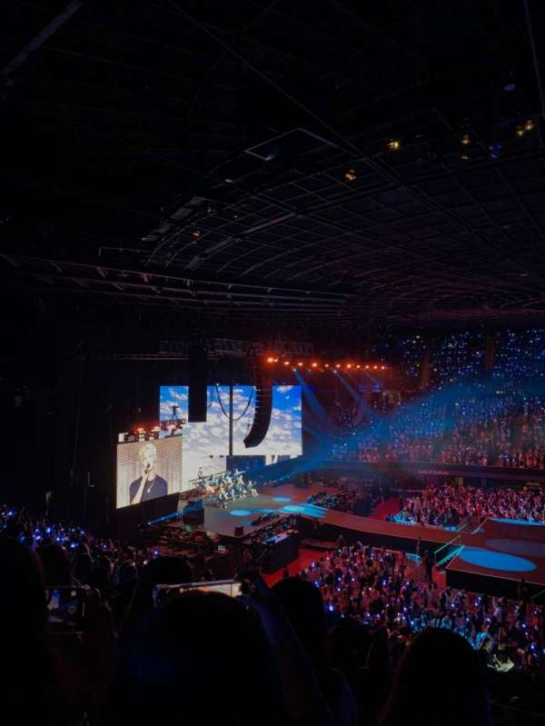 Kia Forum, section: 227, row: 4, seat: 9