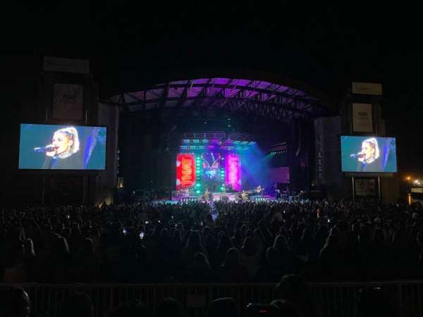 Jones Beach Theater, section: 105, row: D, seat: 11