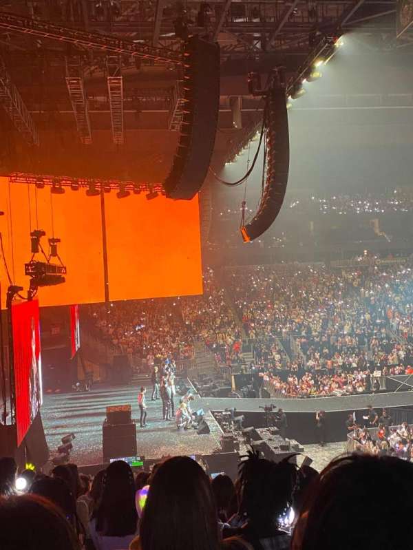 Climate Pledge Arena, section: 04, row: W, seat: 5