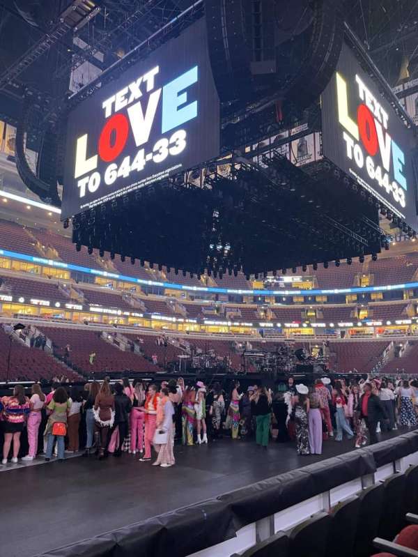 United Center, section: 113, row: 3, seat: 19