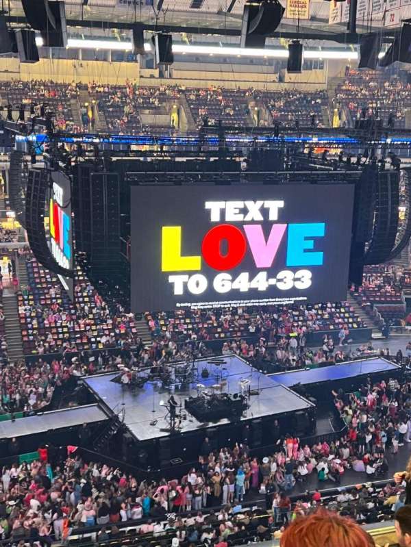 United Center, section: 302, row: 6, seat: 1