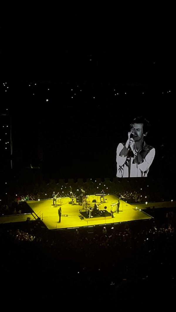 Kia Forum, section: 208, row: 13, seat: 3