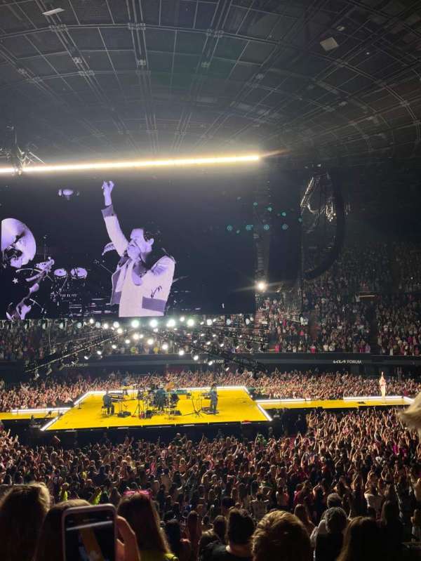 Kia Forum, section: 128, row: 11, seat: 9