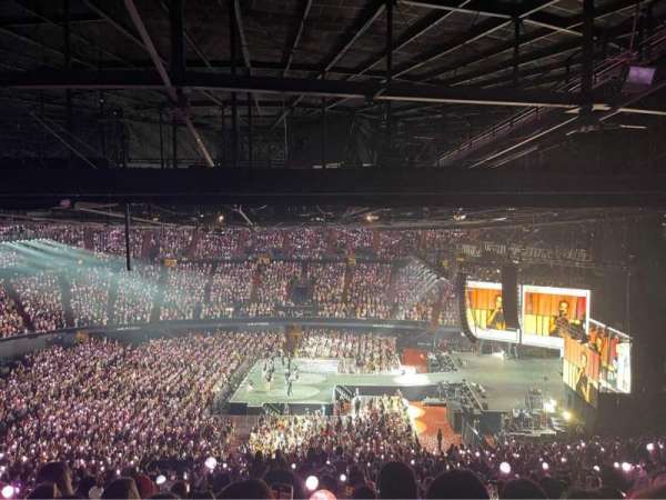 Kia Forum, section: 210, row: 17, seat: 9