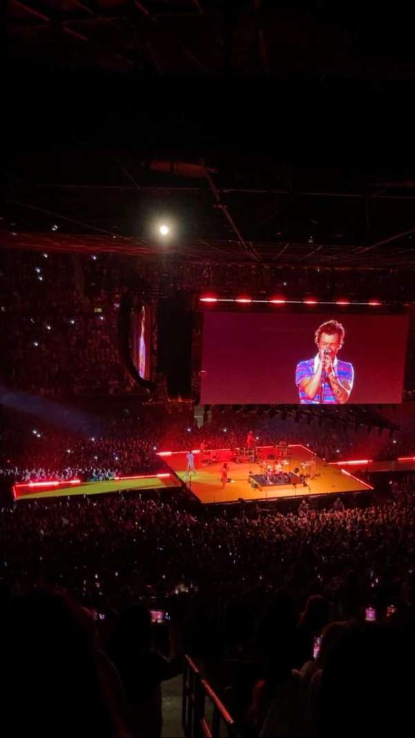 Kia Forum, section: 207, row: 15, seat: 15