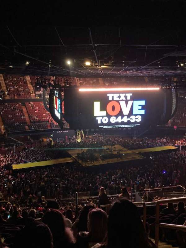 Kia Forum, section: 207, row: 15, seat: 15