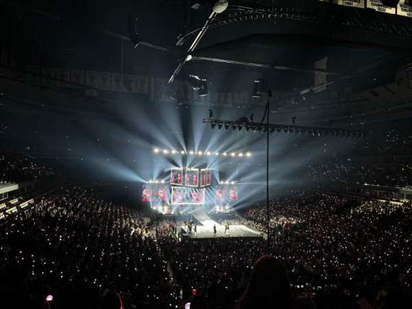 United Center, section: 211, row: 7, seat: 9