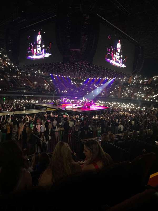 Kia Forum, section: 124, row: 6, seat: 5