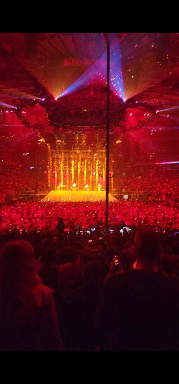 Madison Square Garden, section: 102, row: 10, seat: 4