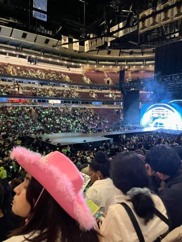 United Center, section: 102, row: 17, seat: 12
